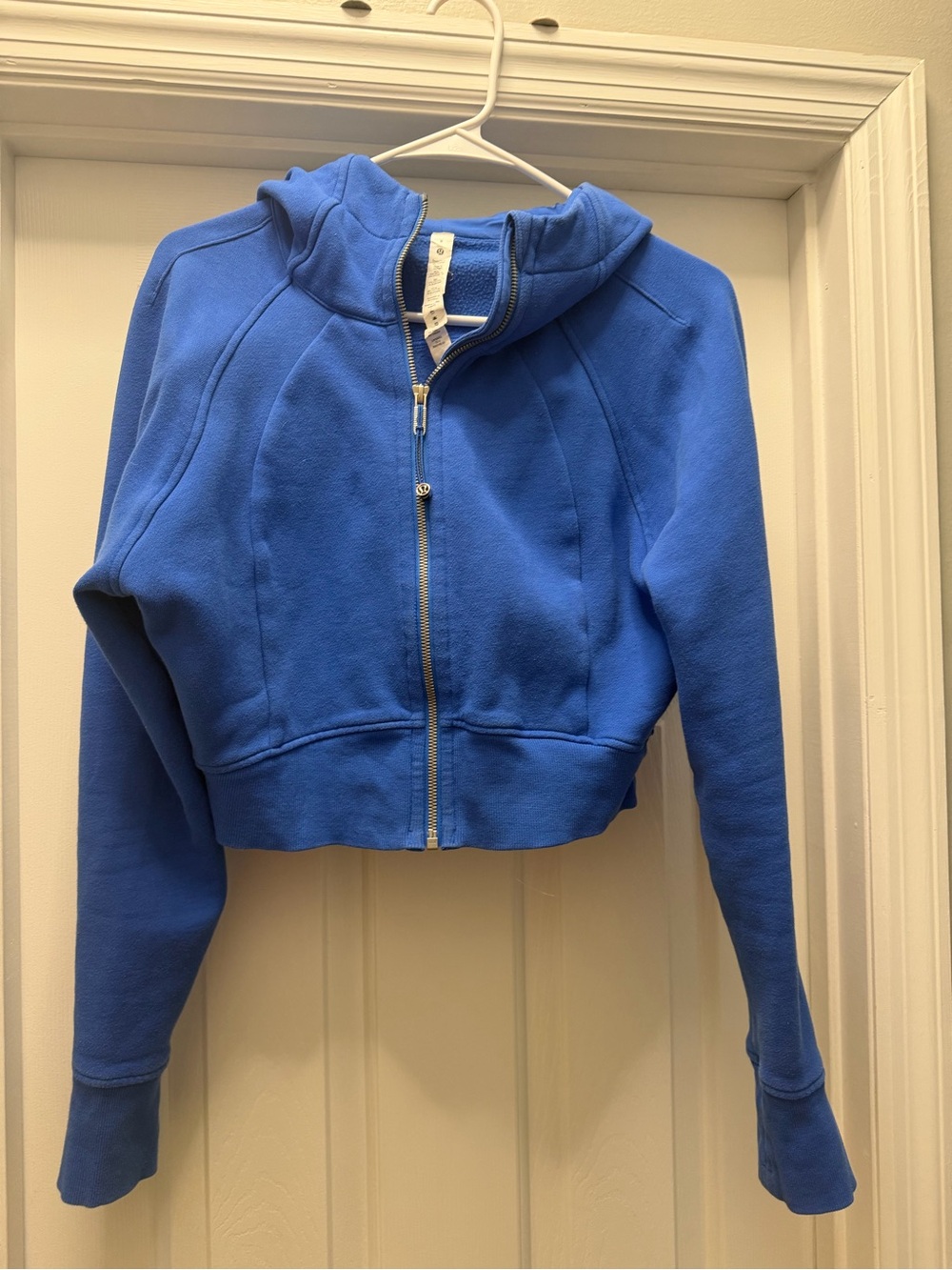 Lululemon cropped full zip scuba. Size 8. Blue